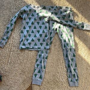 Hanna andersson long John pajama set in Christmas tree print 10